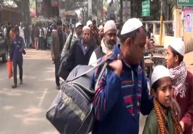 বেনাপোল থেকে ফেরত যাচ্ছেন বিদেশি মুসল্লিরা