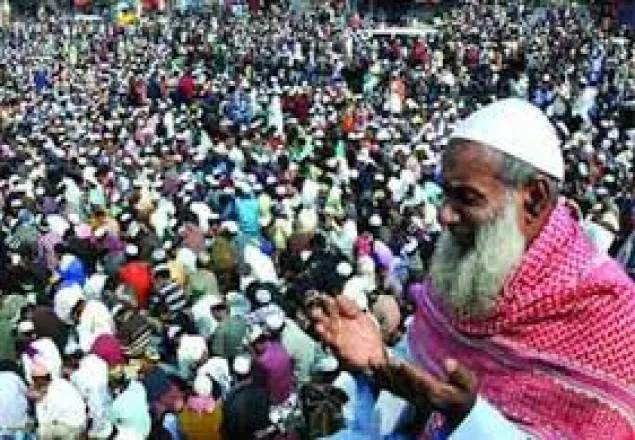 ফেরত মুসল্লিদের জন্য ফ্রি বাস 
