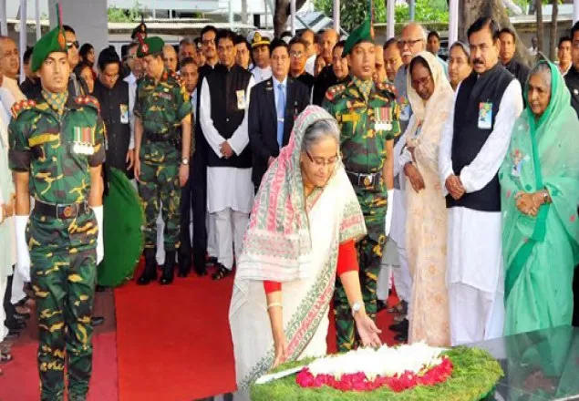 বঙ্গবন্ধুর প্রতিকৃতিতে প্রধানমন্ত্রীর শ্রদ্ধা
