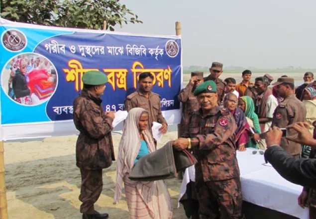 কুষ্টিয়ায় বিজিবির শীতবস্ত্র বিতরণ