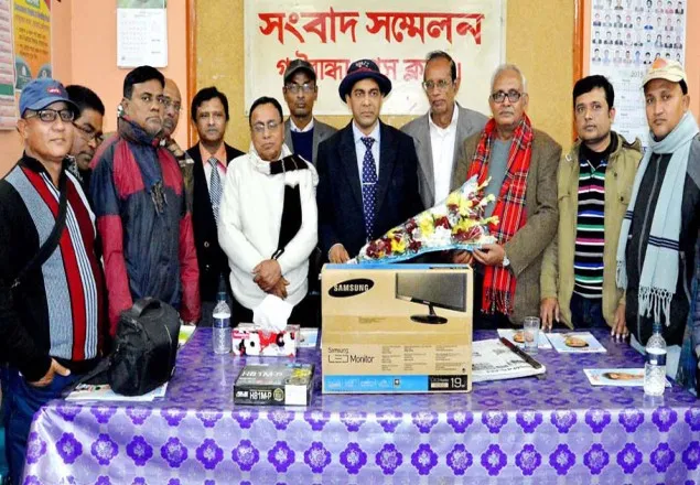 গাইবান্ধা প্রেসক্লাবে কম্পিউটার প্রদান