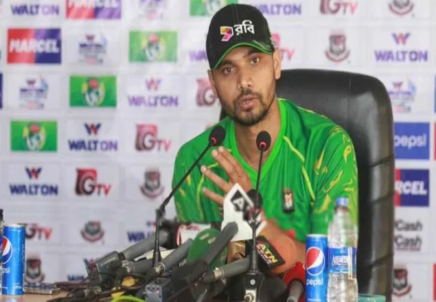 জিম্বাবুয়েকে দুর্বল ভাবছি না: মাশরাফি