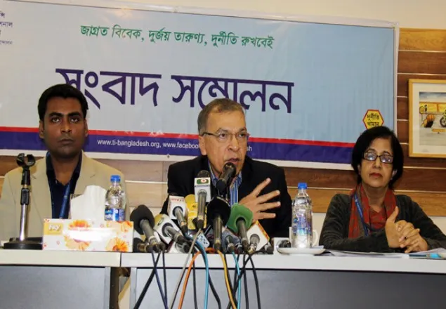 ‘পোশাক খাতে ১৬ ধাপে দুর্নীতি হয়’