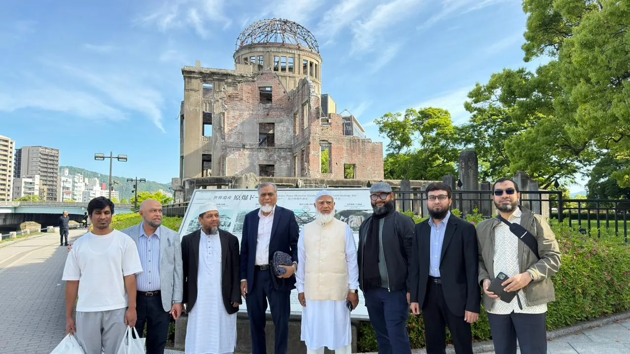 জাপানের হিরোশিমা শহরে পিস পার্ক ও পিস মিউজিয়াম পরিদর্শন বিরোধীদলীয় নেতা