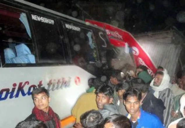 কুষ্টিয়ায় বাস দুর্ঘটনা: আহত ১০