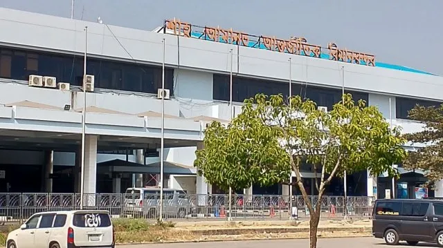 রানওয়েতে শিয়াল, ২৬ মিনিট পর উড়লো উড়োজাহাজ