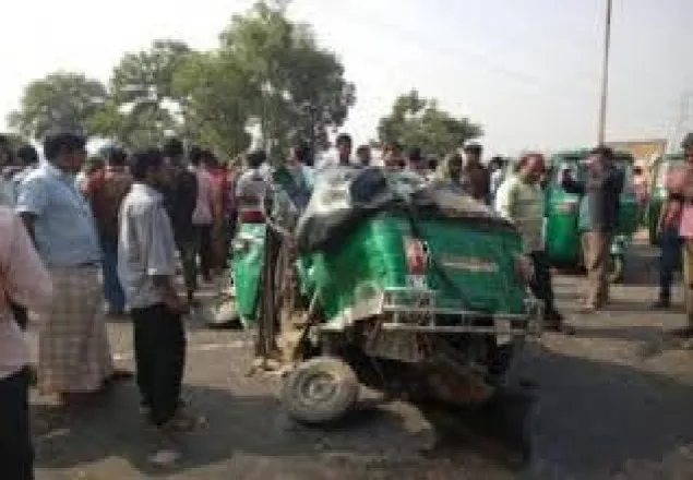 নোয়াখালীতে মাইক্রোবাস-সিএনজি সংঘর্ষ; নিহত ২