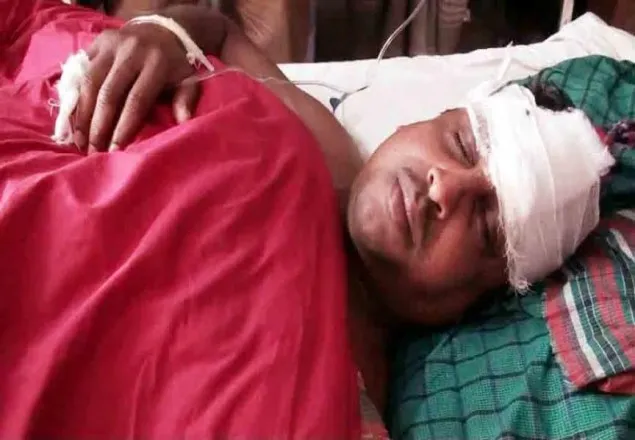 বেনাপোল সীমান্তে চোরাচালানীদের হামলায় আওয়ামীলীগ নেতা আহত