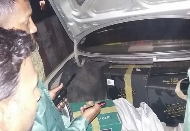 রাজধানীতে বিদেশী মদ জব্দ