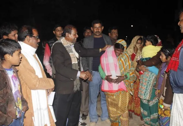 কালিহাতীতে শীতার্তদের মাঝে কম্বল বিতরণ