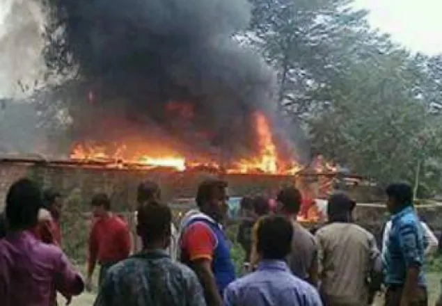রানীরবন্দরে ভাংরির গুদামে আগুন