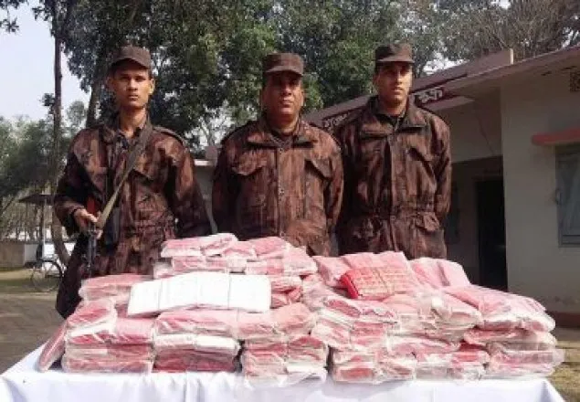হিলিতে নিষিদ্ধ ট্যাবলেটসহ শাড়ি উদ্ধার