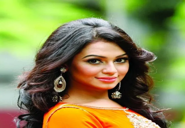 আমরা চাই মানুষ হলে গিয়ে সিনেমা দেখুক : নুসরাত ফারিয়া