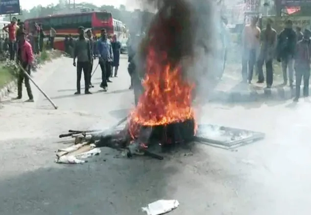 ঢাকা-টাঙ্গাইল-বঙ্গবন্ধু সেতু মহাসড়কে বাস শ্রমিকদের অবরোধ