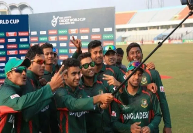 যুবাদের জন্য মোবাইল নিষিদ্ধ 