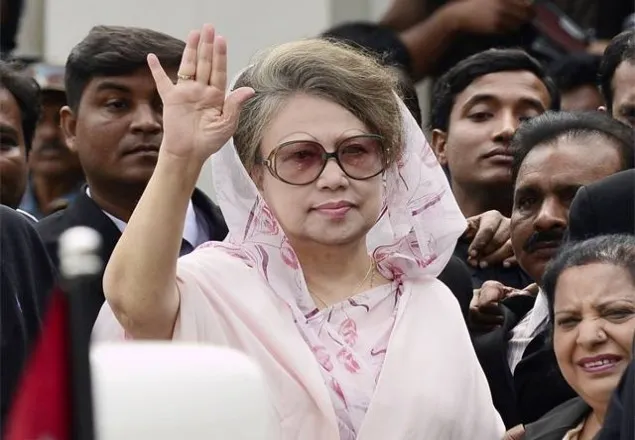 তদন্ত কর্মকর্তাকে জেরা করছেন খালেদার আইনজীবীরা