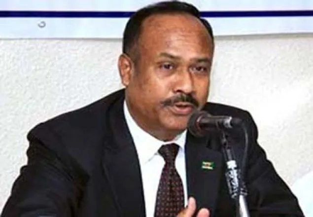 আপাতত মন্ত্রিত্ব ছাড়ছি না