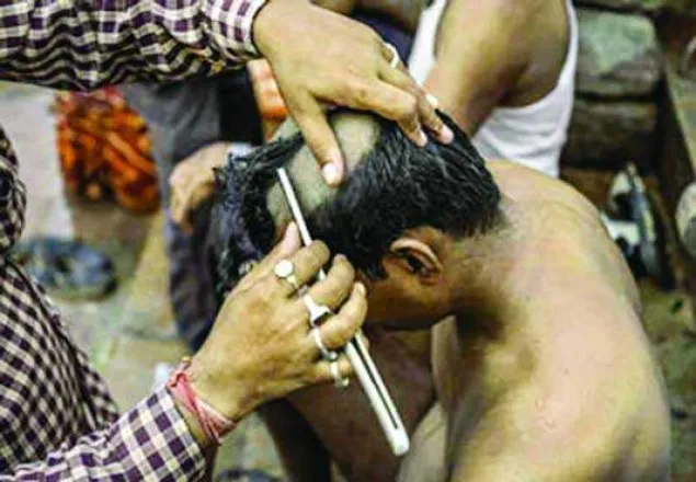 ভারতে গোমাংস ভক্ষণে মাথা ন্যাড়া করে জুতার মালা