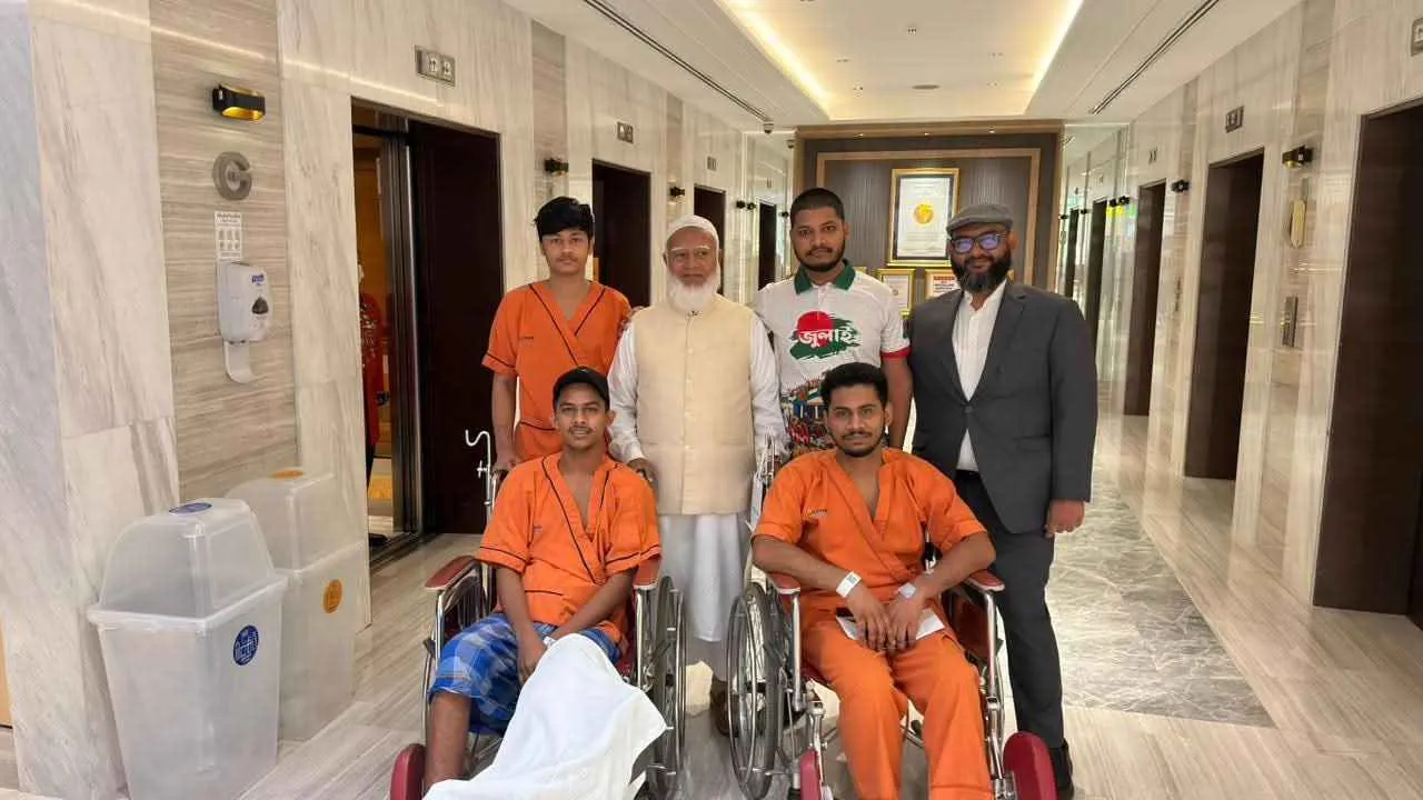 চিকিৎসাধীন জুলাই যোদ্ধাদের দেখতে ব্যাংককে বিরোধীদলীয় নেতা