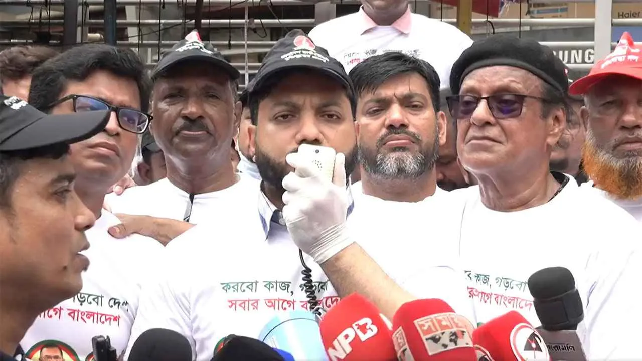রাস্তায় ময়লা ফেলার অভ্যাস বদলাতে হবে: মুক্তিযুদ্ধ প্রতিমন্ত্রী
