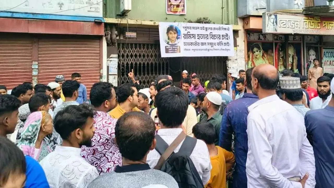 কুলখানির জন্য ঢাকা ছাড়লেন রামিসার বাবা-মা