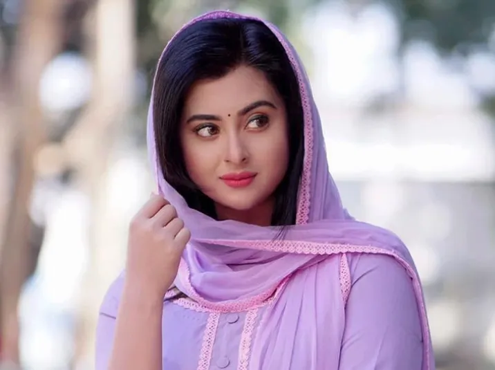 বঙ্গবাজারে অগ্নিকাণ্ড, পোড়া কাপড় কিনলেন বুবলী