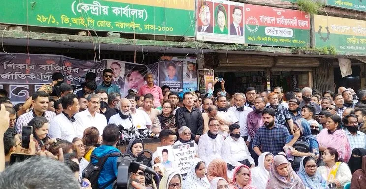 আওয়ামী লীগ সরকারকে সবকিছুর জবাব দিতে হবে: মঈন খান