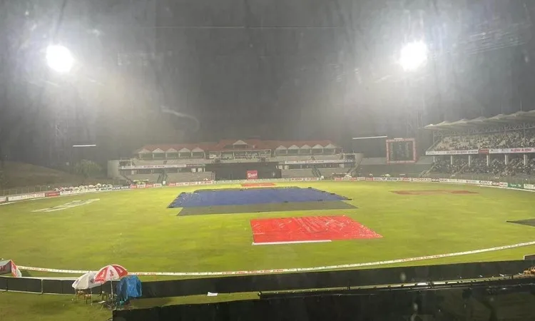 সিলেট মাঠে বৃষ্টির হানা