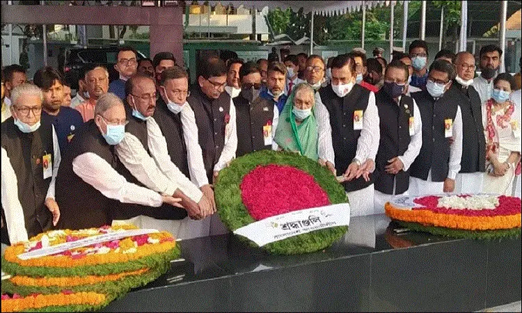বঙ্গবন্ধুর প্রতিকৃতিতে শ্রদ্ধা নিবেদন করেছে আওয়ামী লীগ