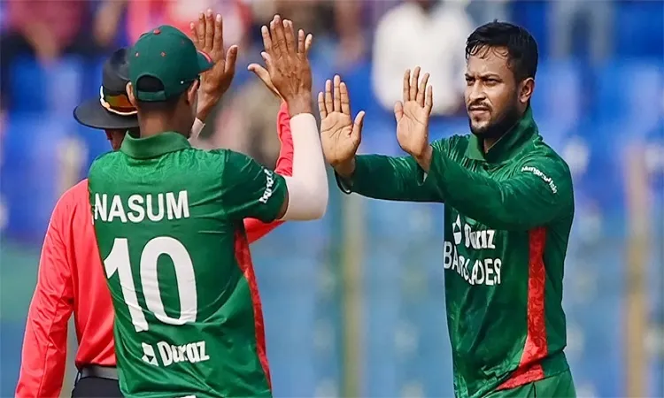 সাকিবের ঘূর্ণিতে দিশেহারা আইরিশরা