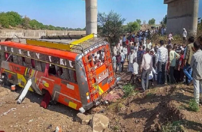 ভারতে বাস দুর্ঘটনায় নিহত ২২
