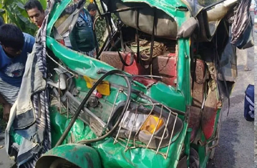 লালমনিরহাটে ট্রাক-সিএনজি সংঘর্ষ, নিহত ৩