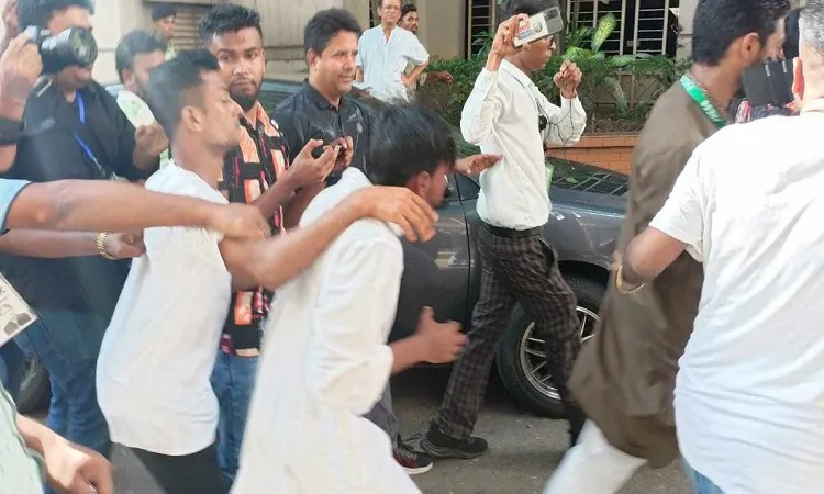 ঢাকা-১৭ আসনে উপ-নির্বাচন: ভোটকেন্দ্রে হিরো আলমকে ধাওয়া