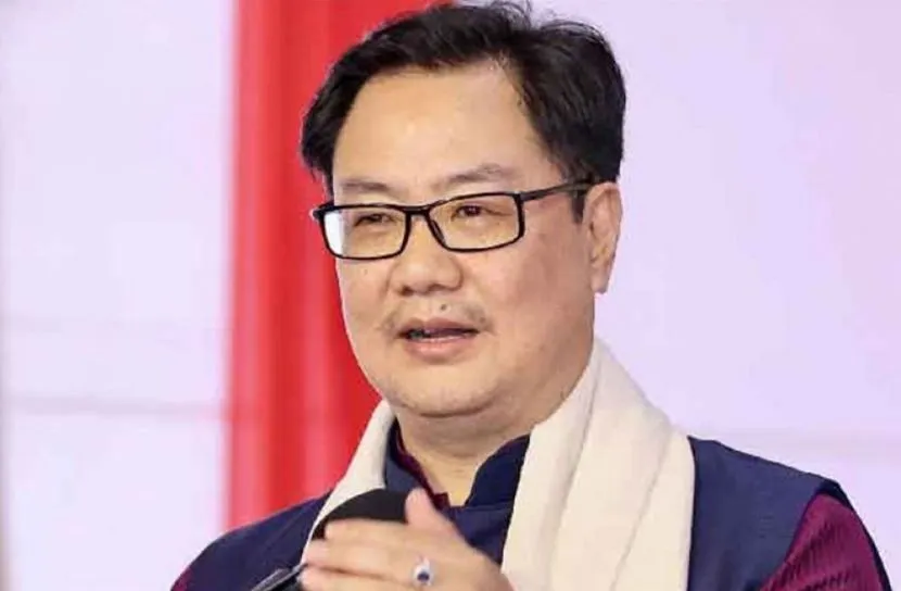 ভারতে প্রধান বিচারপতির সাথে বিরোধ, পদ হারালেন আইনমন্ত্রী