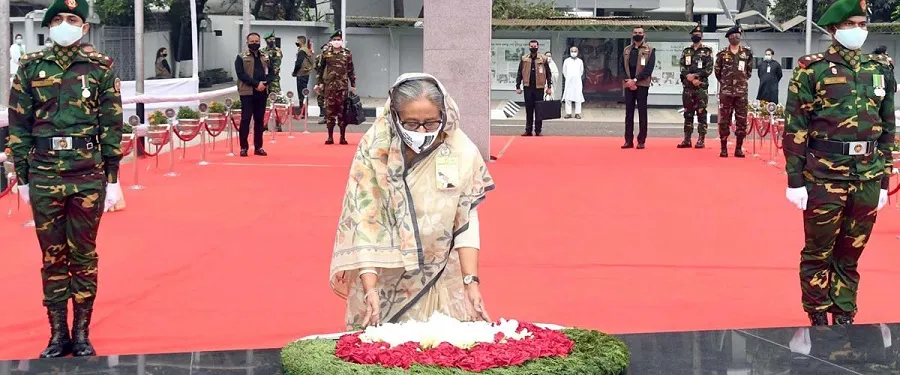 জাতির পিতার প্রতিকৃতিতে প্রধানমন্ত্রীর শ্রদ্ধা