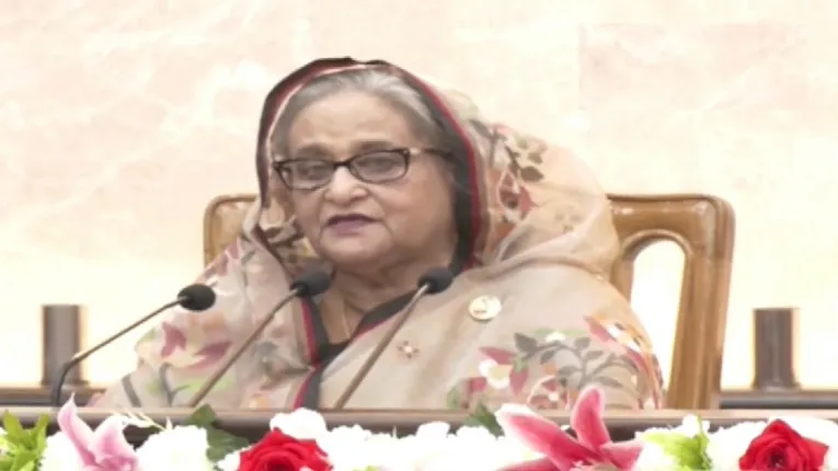 প্রধানমন্ত্রীর সংবাদ সম্মেলন শুরু