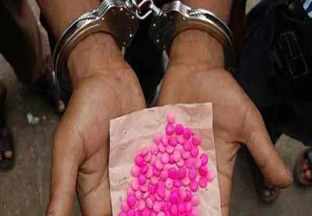 বাকলিয়ায় ইয়াবাসহ ‘পুলিশ সোর্স’ আটক 