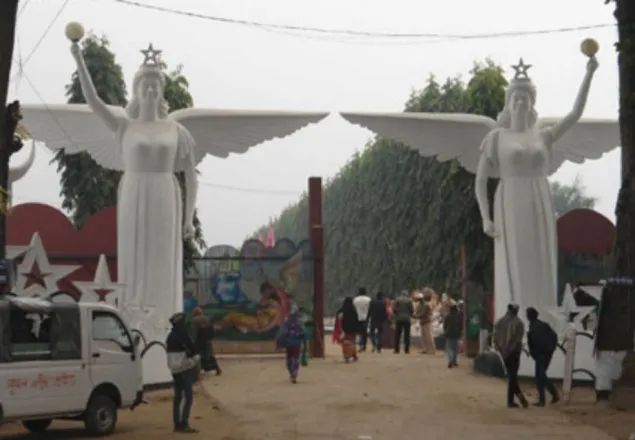 স্বপ্নপুরীতে মানুষের ঢল