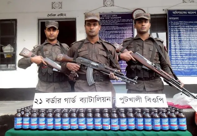 বেনাপোলে অভিযানে ফেনসিডিল, চা-পাতা উদ্ধার; আটক ৮
