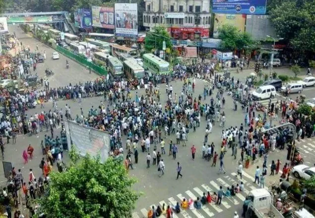 সকাল ৯টা থেকে বিকেল ৫টা টিএসসি-শাহবাগ সড়ক বন্ধ