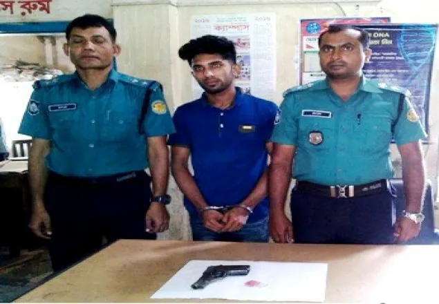 ডেমরায় পিস্তল ও ইয়াবাসহ আটক ১