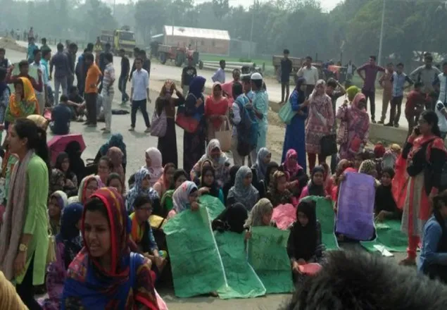 ২৪ঘন্টার আল্টিমেটাম দিয়ে অবরোধ তুলে নিলো কুবি শিক্ষার্থীরা