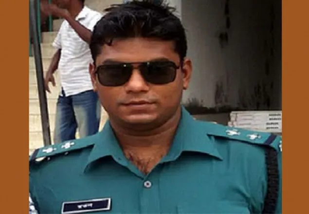 এসআই রতনের বিরুদ্ধে গ্রেফতারি পরোয়ানা