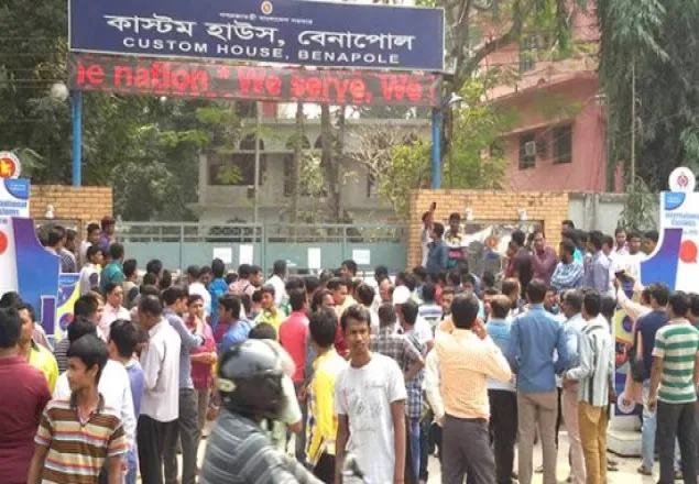 বেনাপোল কাস্টমসে ছাত্রলীগের হামলা, আমদানি-রপ্তানি বন্ধ