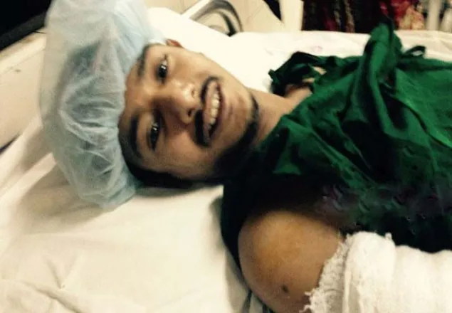 হাসি ফুটেছে ‘বৃক্ষ মানবের’ মুখে