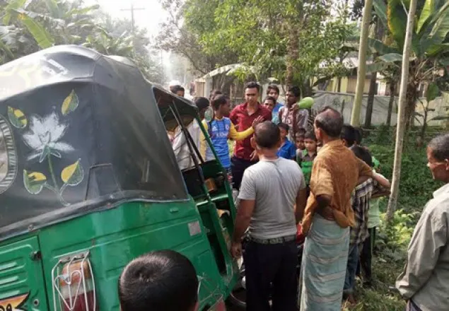 হবিগঞ্জে বাসের ধাক্কায় শিক্ষিকাসহ নিহত ২ 
