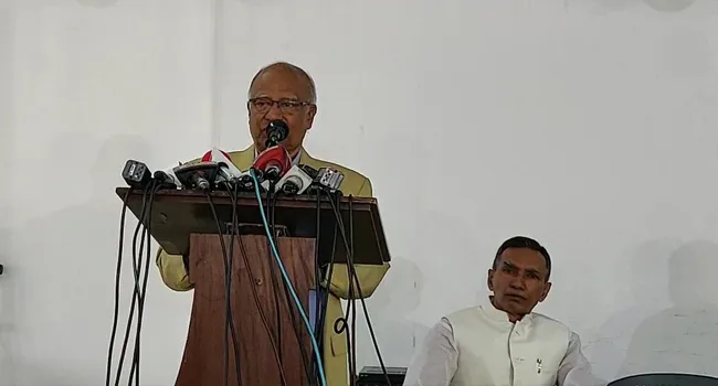 সরকার হটানো ছাড়া কোনো বিকল্প নেই : ড মোশাররফ