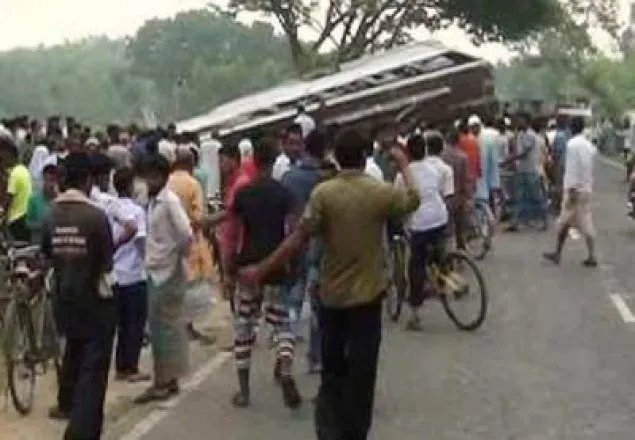 কুমিল্লায় সড়ক দুর্ঘটনায় নারীসহ নিহত ৩