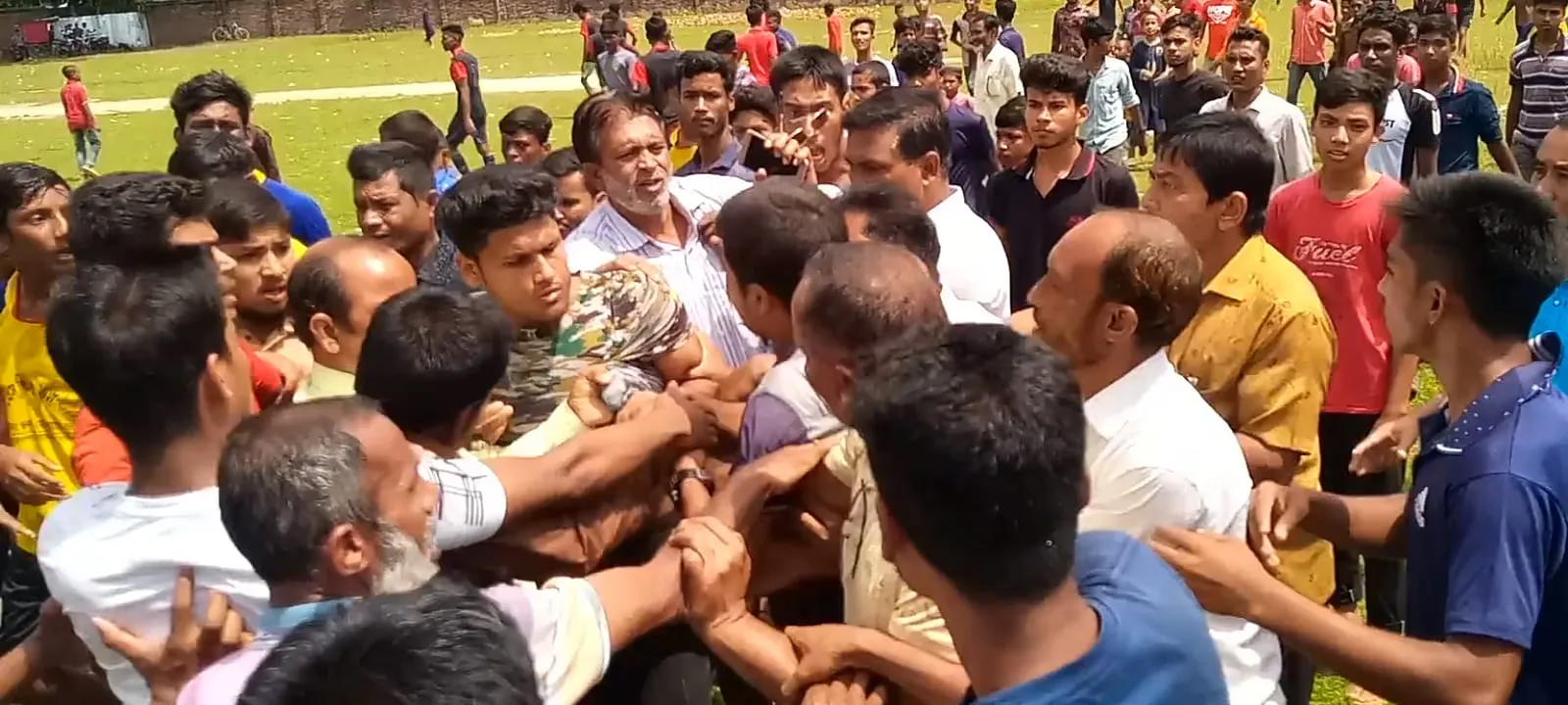 মিঠাপুকুরে সাংবাদিকের ওপর হামলা