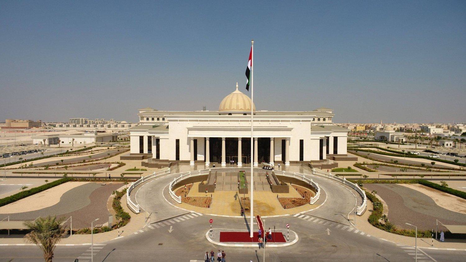 الإمارات: المؤبد لـ3 والسجن والإبعاد لـ54 آخرين من الجنسية البنغالية